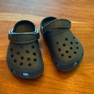 CROCS size 6 - navy blue  EUC